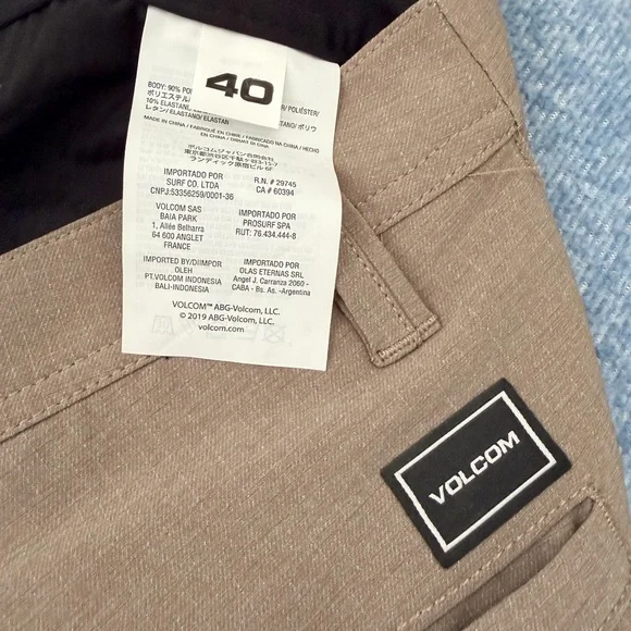 Volcom Men's Charcoal Flat Front Shorts (NWT) - Picture 4 of 14